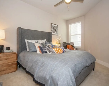 245 E Trinity Place - Photo Thumbnail 10