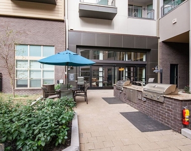 245 E Trinity Place - Photo Thumbnail 20