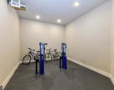 245 E Trinity Place - Photo Thumbnail 18