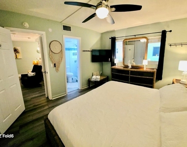 3225 Ne 16th Street - Photo Thumbnail 7
