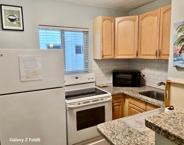 3225 Ne 16th Street - Photo Thumbnail 2