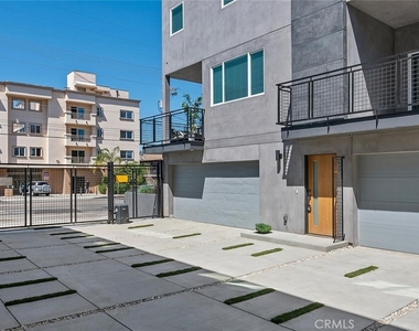 13538 Vanowen Street - Photo Thumbnail 1