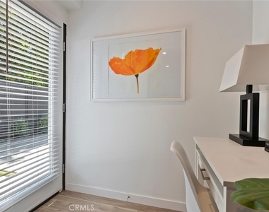 13538 Vanowen Street - Photo Thumbnail 5