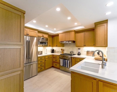 101 Kingston Court West - Photo Thumbnail 7
