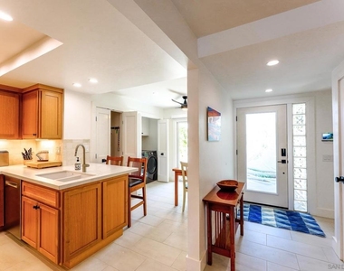 101 Kingston Court West - Photo Thumbnail 4