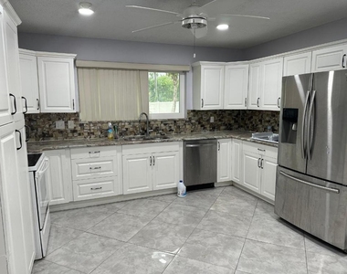1616 Crandon Avenue - Photo Thumbnail 2