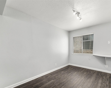 2408 Longview St - Photo Thumbnail 5