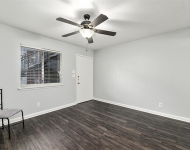 2408 Longview St - Photo Thumbnail 2