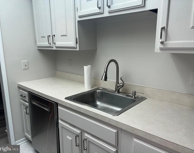 15300 Beaverbrook Court - Photo Thumbnail 8