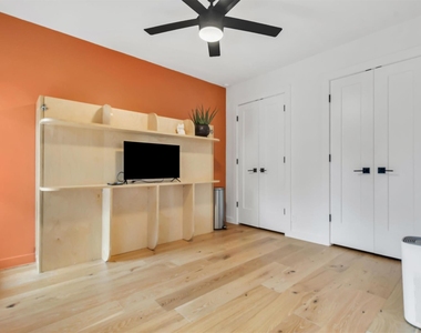 9700 Sugar Hill Dr - Photo Thumbnail 16