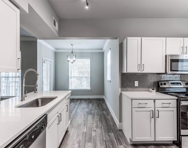 19100 N Glenwest Drive - Photo Thumbnail 6