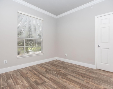 19100 N Glenwest Drive - Photo Thumbnail 13