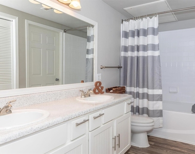 19100 N Glenwest Drive - Photo Thumbnail 17