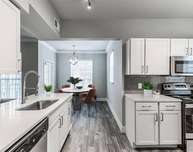 19100 N Glenwest Drive - Photo Thumbnail 3