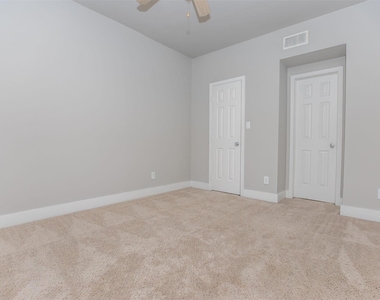 19100 N Glenwest Drive - Photo Thumbnail 15