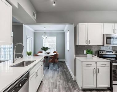19100 N Glenwest Drive - Photo Thumbnail 3