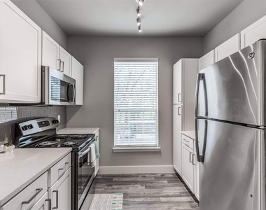 19100 N Glenwest Drive - Photo Thumbnail 5