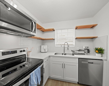 701 28th Street - Photo Thumbnail 2