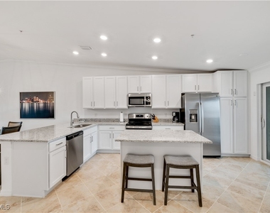 16000 Grassland Lane - Photo Thumbnail 3