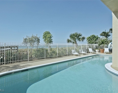 9577 Gulf Shore Drive W - Photo Thumbnail 24