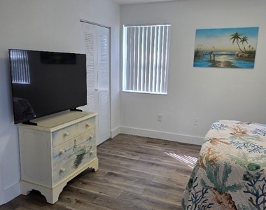 8870 Colonnades Court W - Photo Thumbnail 11