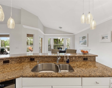 8468 Indian Wells Way - Photo Thumbnail 14