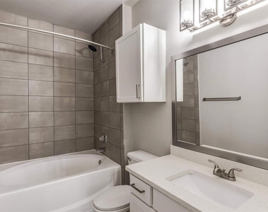19100 N Glenwest Drive - Photo Thumbnail 9