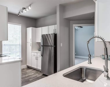 19100 N Glenwest Drive - Photo Thumbnail 4