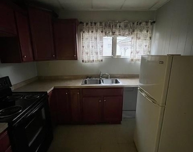243 E Broad Street - Photo Thumbnail 4