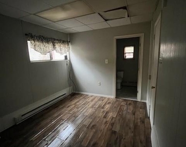 243 E Broad Street - Photo Thumbnail 5