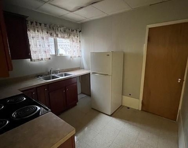 243 E Broad Street - Photo Thumbnail 3