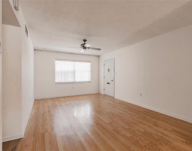 4158 Tamiami Trail - Photo Thumbnail 4