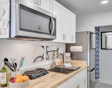 1317 Cocoanut Street - Photo Thumbnail 14