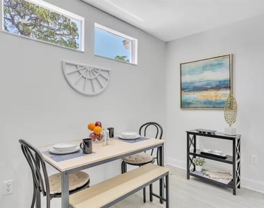 1317 Cocoanut Street - Photo Thumbnail 8