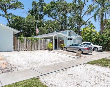 1317 Cocoanut Street - Photo Thumbnail 4