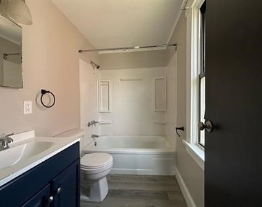 929 Vankirk St - Photo Thumbnail 5