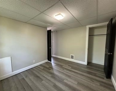 929 Vankirk St - Photo Thumbnail 6