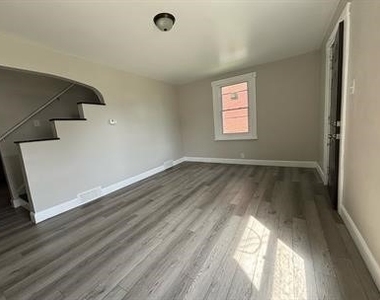 929 Vankirk St - Photo Thumbnail 1