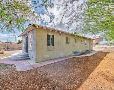 339 N 10th Street - Photo Thumbnail 2