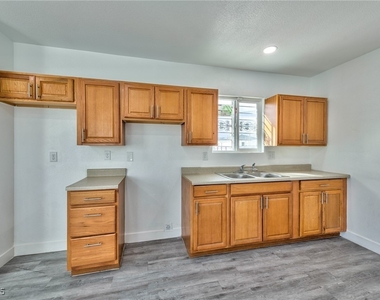 339 N 10th Street - Photo Thumbnail 6
