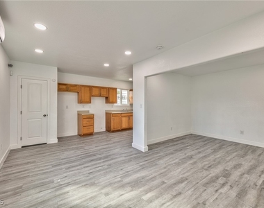 339 N 10th Street - Photo Thumbnail 5