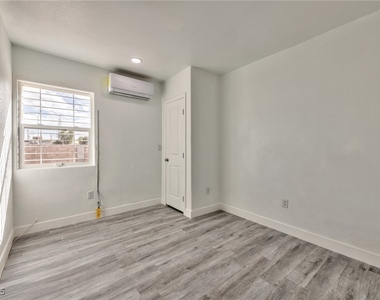 339 N 10th Street - Photo Thumbnail 5