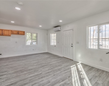 339 N 10th Street - Photo Thumbnail 10