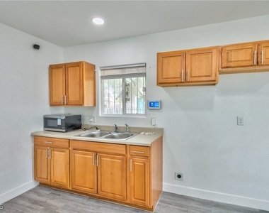 339 N 10th Street - Photo Thumbnail 8