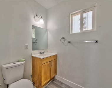 339 N 10th Street - Photo Thumbnail 3