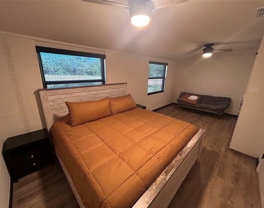 5400 Ridgeline Drive - Photo Thumbnail 14