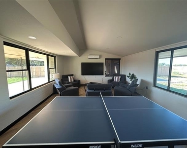 5400 Ridgeline Drive - Photo Thumbnail 8