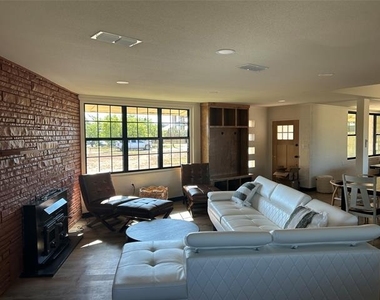 5400 Ridgeline Drive - Photo Thumbnail 4