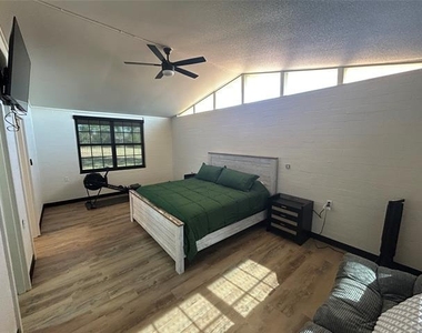 5400 Ridgeline Drive - Photo Thumbnail 18