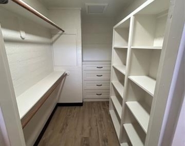 5400 Ridgeline Drive - Photo Thumbnail 17